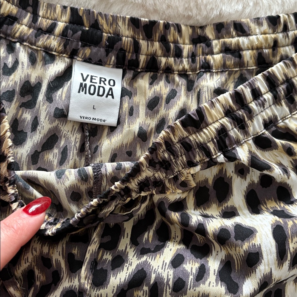 Cheetah Satin Shorts - Picture 2 of 3